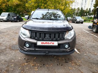 2017 Mitsubishi L200 V, коричневый, 1990000 рублей, вид 2