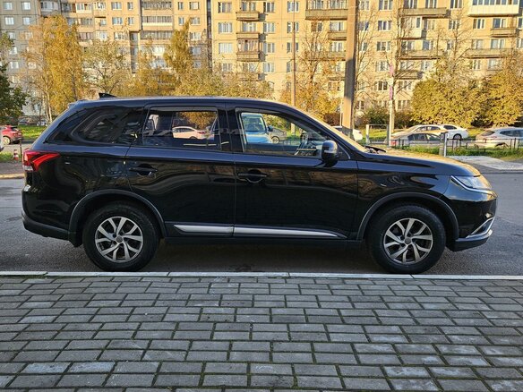 2017 Mitsubishi Outlander III Рестайлинг 2, чёрный, 1689000 рублей - вид 1