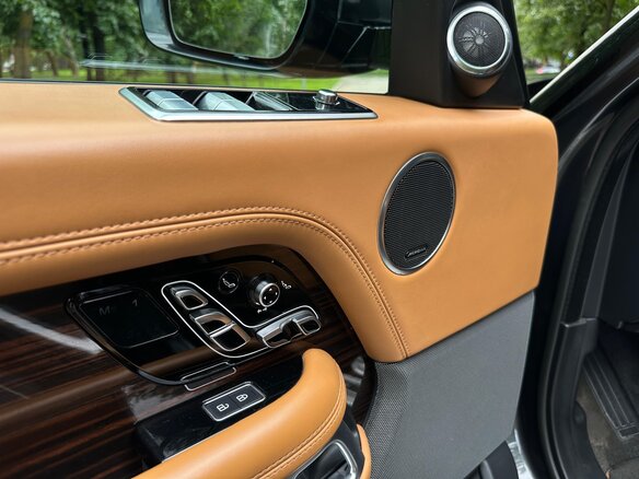2021 Land Rover Range Rover IV Рестайлинг, серый, 8000000 рублей - вид 13