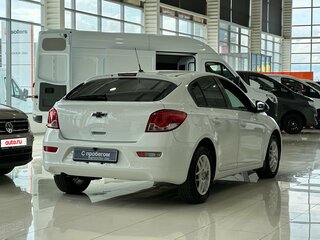 2014 Chevrolet Cruze I Рестайлинг, белый, 700000 рублей, вид 4