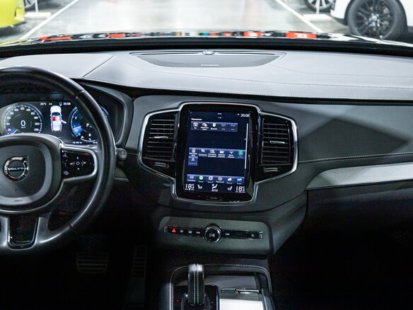 2021 Volvo XC90 II Рестайлинг 1, чёрный, 4799900 рублей - вид 13