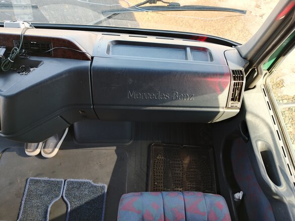 2000 Mercedes-Benz Actros, красный, 2000000 рублей - вид 20