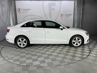 2017 Audi A3 III (8V) Рестайлинг, белый, 1350000 рублей, вид 4