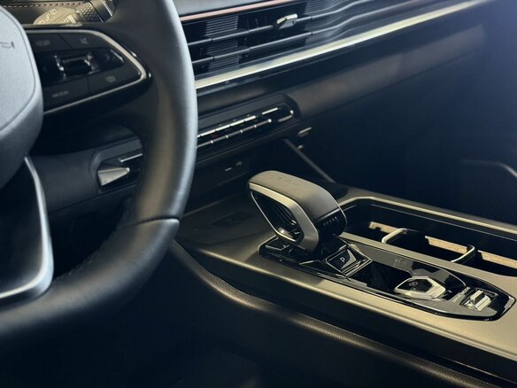 2026 Geely Okavango I Рестайлинг, серый, 4085990 рублей - вид 6