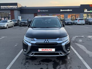 2019 Mitsubishi Outlander III Рестайлинг 3, чёрный, 1700000 рублей, вид 2