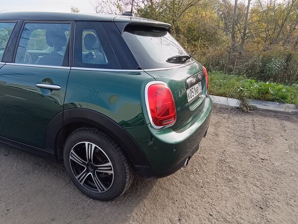 2018 Mini Hatch Cooper III (F55/F56) Рестайлинг, зелёный, 1550000 рублей - вид 3