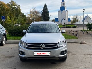 2015 Volkswagen Tiguan I Рестайлинг, серебристый, 1670000 рублей, вид 2