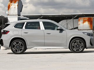 2023 BMW X1 Long 20Li sDrive III (U11/U12), серебристый, 2840000 рублей, вид 3