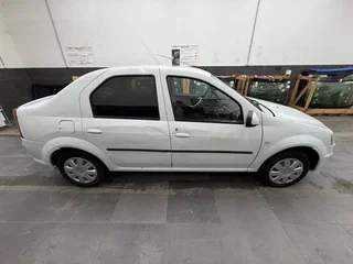 2013 Renault Logan I Рестайлинг, белый, 350000 рублей, вид 4
