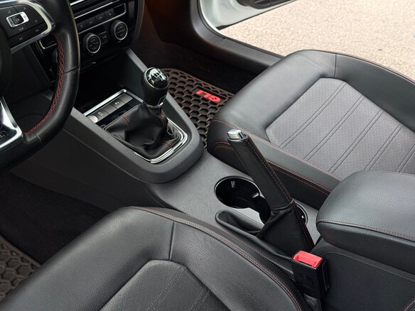 2015 Volkswagen Jetta GLI VI Рестайлинг, белый, 1650000 рублей - вид 17