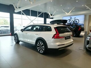 2025 Volvo V60 Cross Country II, белый, 8300000 рублей, вид 4