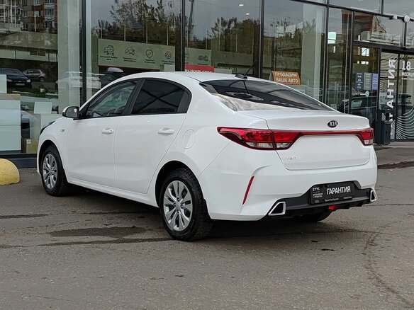 2021 Kia Rio IV Рестайлинг, белый, 1930000 рублей - вид 6