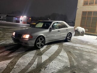 1999 Mercedes-Benz C-Класс 180 I (W202) Рестайлинг, серебристый, 685000 рублей, вид 1