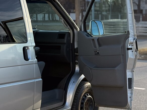 2002 Volkswagen Multivan T4, серебристый, 915000 рублей - вид 8