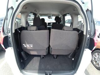 2021 Honda Freed II Рестайлинг, белый, 1600000 рублей, вид 4