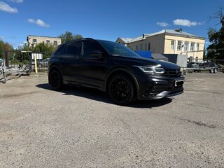 2020 Volkswagen Tiguan II Рестайлинг, чёрный, 4700000 рублей, вид 3