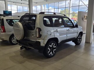 2026 Lada (ВАЗ) Niva Travel I Рестайлинг, серебристый, 1809000 рублей, вид 5