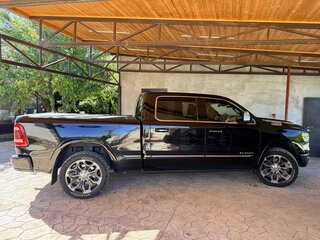 2019 Ram 1500 Crew Cab V, чёрный, 6550000 рублей, вид 4