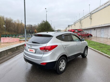 2011 Hyundai ix35 I, серебристый, 1080000 рублей, вид 4