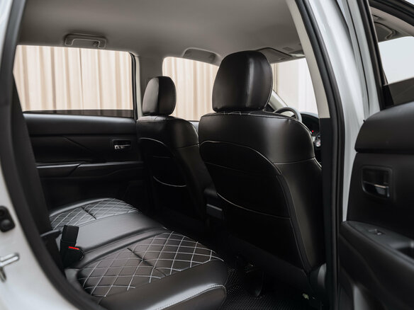 2022 Mitsubishi Outlander III Рестайлинг 3, белый, 2800000 рублей - вид 20