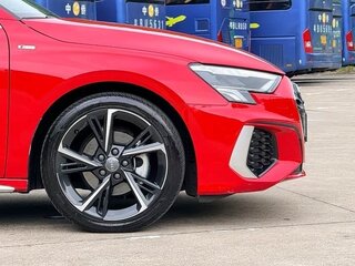 2021 Audi A3 Sportback 35 TFSI IV (8Y), красный, 1590777 рублей, вид 5