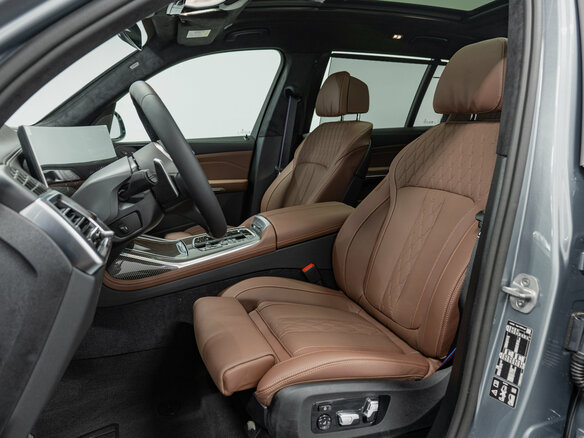 2026 BMW X7 40i I (G07) Рестайлинг, серый - вид 24