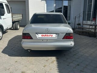1994 Mercedes-Benz E-Класс 320 I (W124), серебристый, 450000 рублей, вид 3