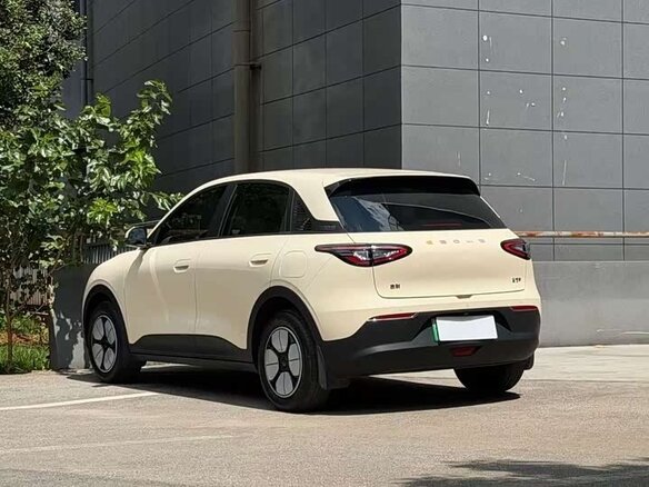 2025 Geely EX2, бежевый, 1359750 рублей - вид 6