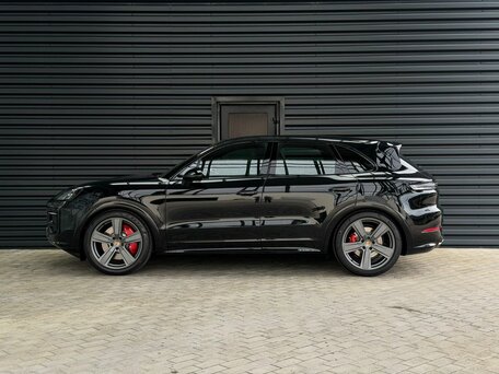 2026 Porsche Cayenne GTS III Рестайлинг, чёрный, 27700000 рублей, вид 2