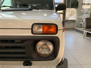 2017 Lada (ВАЗ) 2121 (4x4) I Рестайлинг, белый, 400000 рублей, вид 2