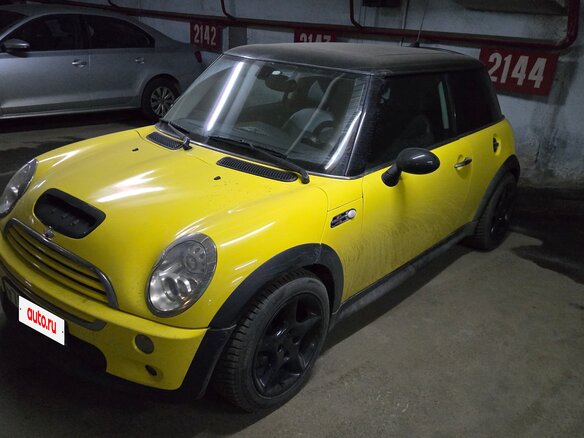 2005 Mini Hatch Cooper S I (R50), жёлтый, 1300000 рублей