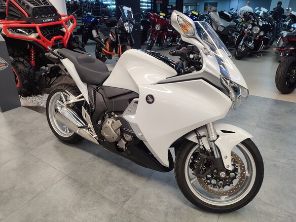 2015 Honda VFR 1200, белый, 1340000 рублей - вид 3