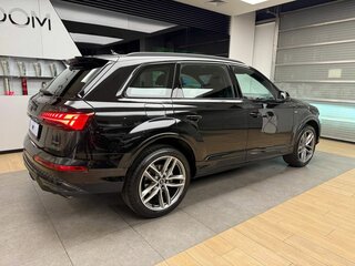 2026 Audi Q7 45 TFSI II (4M) Рестайлинг 2, чёрный, 11690000 рублей, вид 5