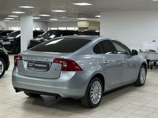 2014 Volvo S60 II Рестайлинг, серебристый, 899000 рублей, вид 4