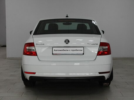 2017 Skoda Octavia III (A7) Рестайлинг, белый, 1558900 рублей, вид 5