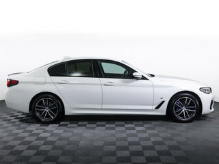 2020 BMW 5 серии 530d xDrive VII (G30/G31/G38) Рестайлинг, белый, 4396000 рублей, вид 4