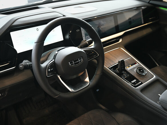 2026 Geely Monjaro I, серый, 4954990 рублей - вид 29