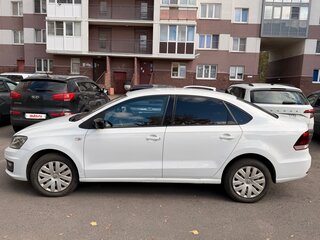 2019 Volkswagen Polo V Рестайлинг, белый, 1300000 рублей, вид 4
