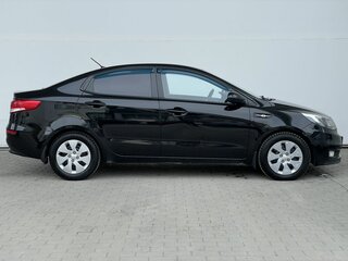 2015 Kia Rio III Рестайлинг, чёрный, 897000 рублей, вид 4