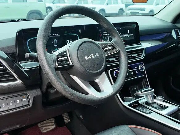 2023 Kia Seltos I Рестайлинг, чёрный, 1950000 рублей - вид 7