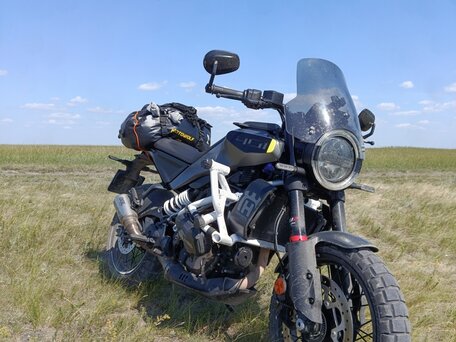 2024 Husqvarna Svartpilen 401, серый, 580000 рублей, вид 4