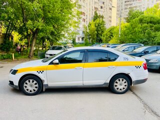 2017 Skoda Octavia III (A7) Рестайлинг, белый, 795000 рублей, вид 3