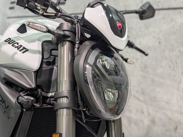 2026 Ducati Monster, белый, 2100000 рублей - вид 2