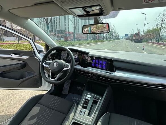 2023 Volkswagen Golf VIII, белый - вид 11