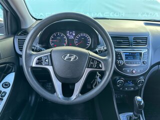 2015 Hyundai Solaris I Рестайлинг, серебристый, 985000 рублей, вид 5