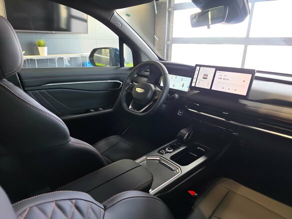 2026 Geely Okavango I Рестайлинг, синий - вид 3