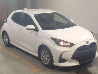 2022 Toyota Yaris IV, белый, 750000 рублей, вид 2