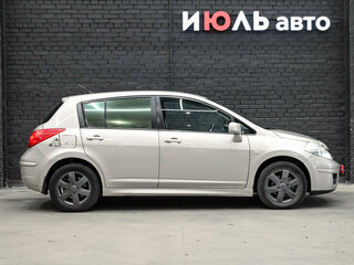 2011 Nissan Tiida I Рестайлинг, коричневый, 450000 рублей, вид 5