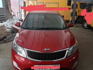 2015 Kia Rio 6-speed III, красный, 1300000 рублей, вид 3