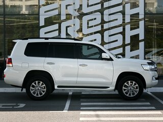 2020 Toyota Land Cruiser 200 Series Рестайлинг 2, белый, 7369000 рублей, вид 5